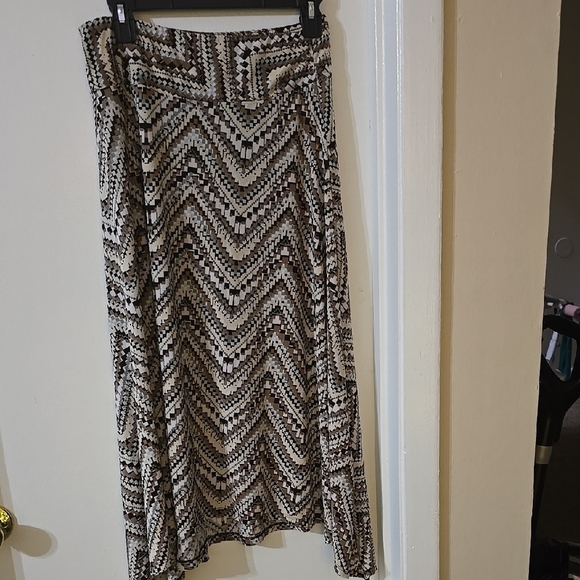 New Directions Chic Black, Beige, Brown and White Patterned Skirt Sz M - Picture 1 of 3